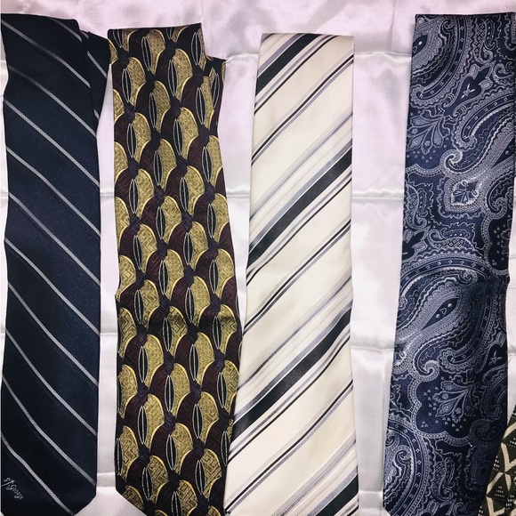 Big sale.  7 long ties for $40 you can't miss it.  a must buy usedgood condition - Picture 10 of 12